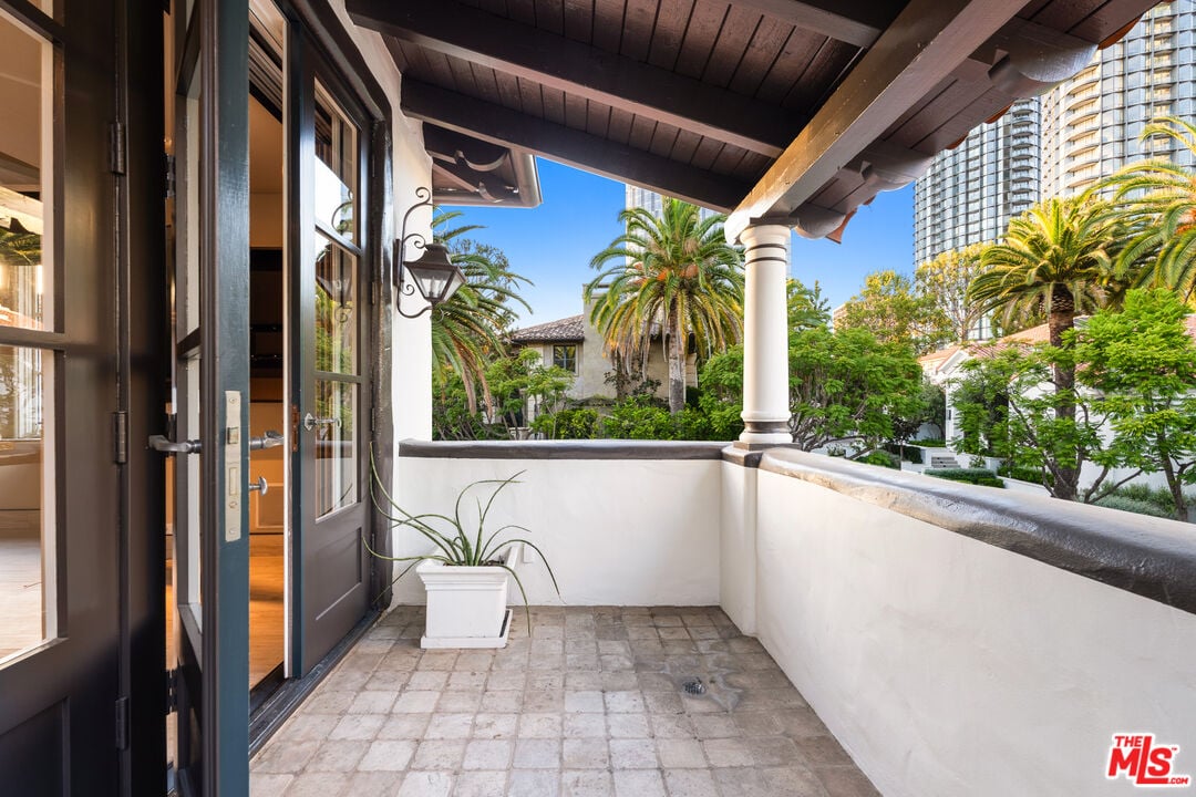 Century Woods Dr, 90067