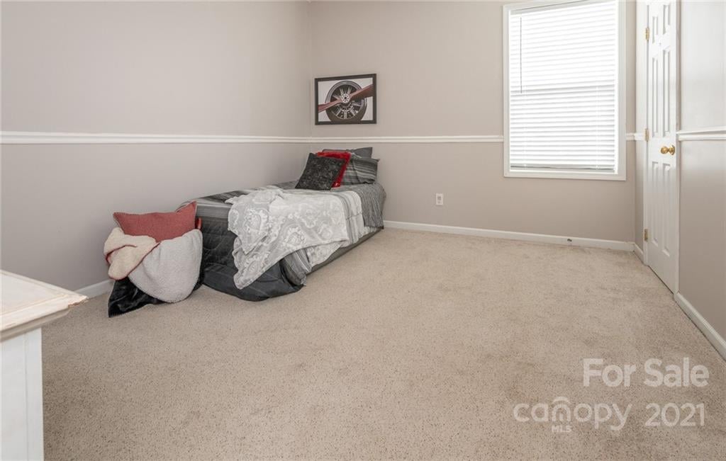 273 Notable Ln