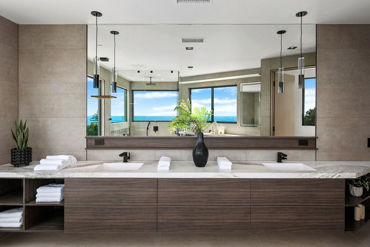 6627 Muirlands Dr, La Jolla, CA 92037