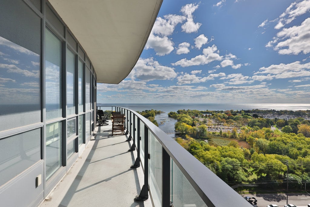 2212 Lake Shore Boulevard W 1803