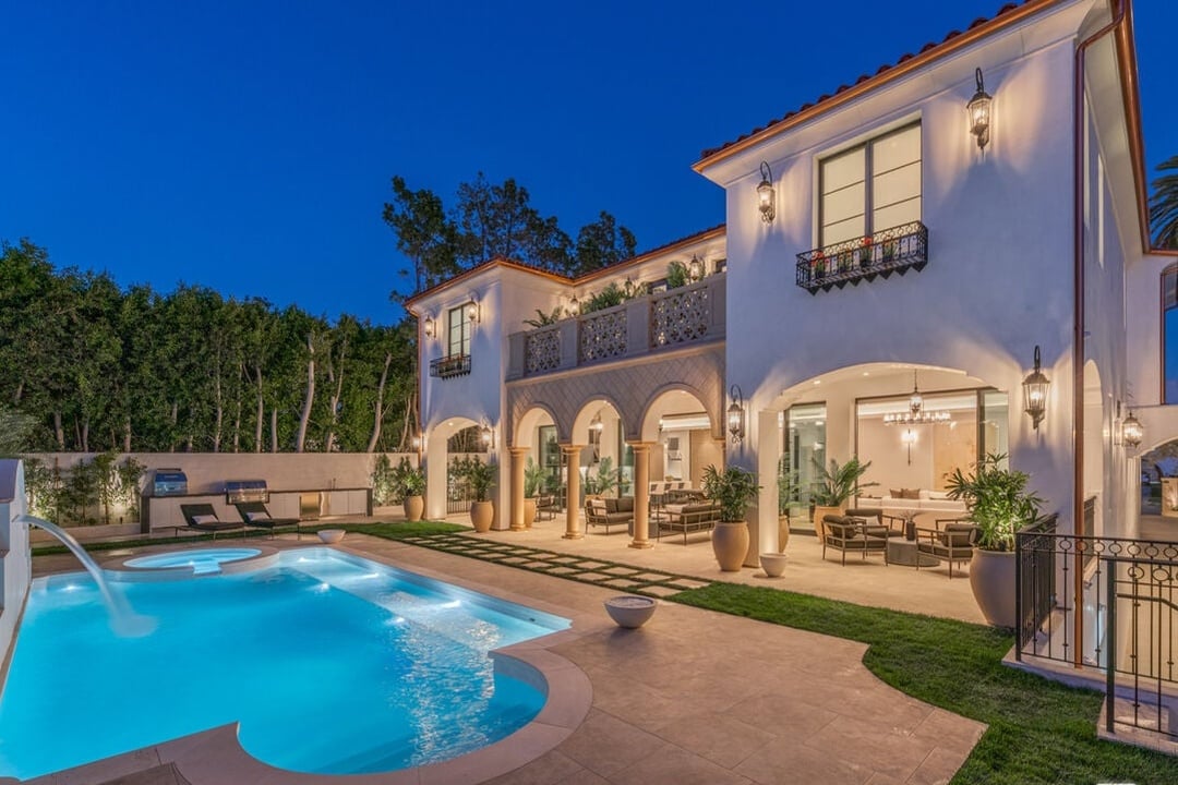 Silverreach Pavilion, N Hillcrest Rd, 90210