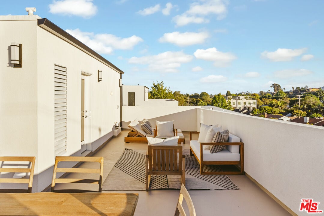 3230 S Barrington Ave