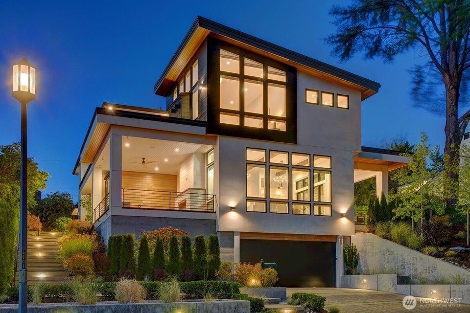 🏡 What Happens If You Overprice Your Home in Seattle?