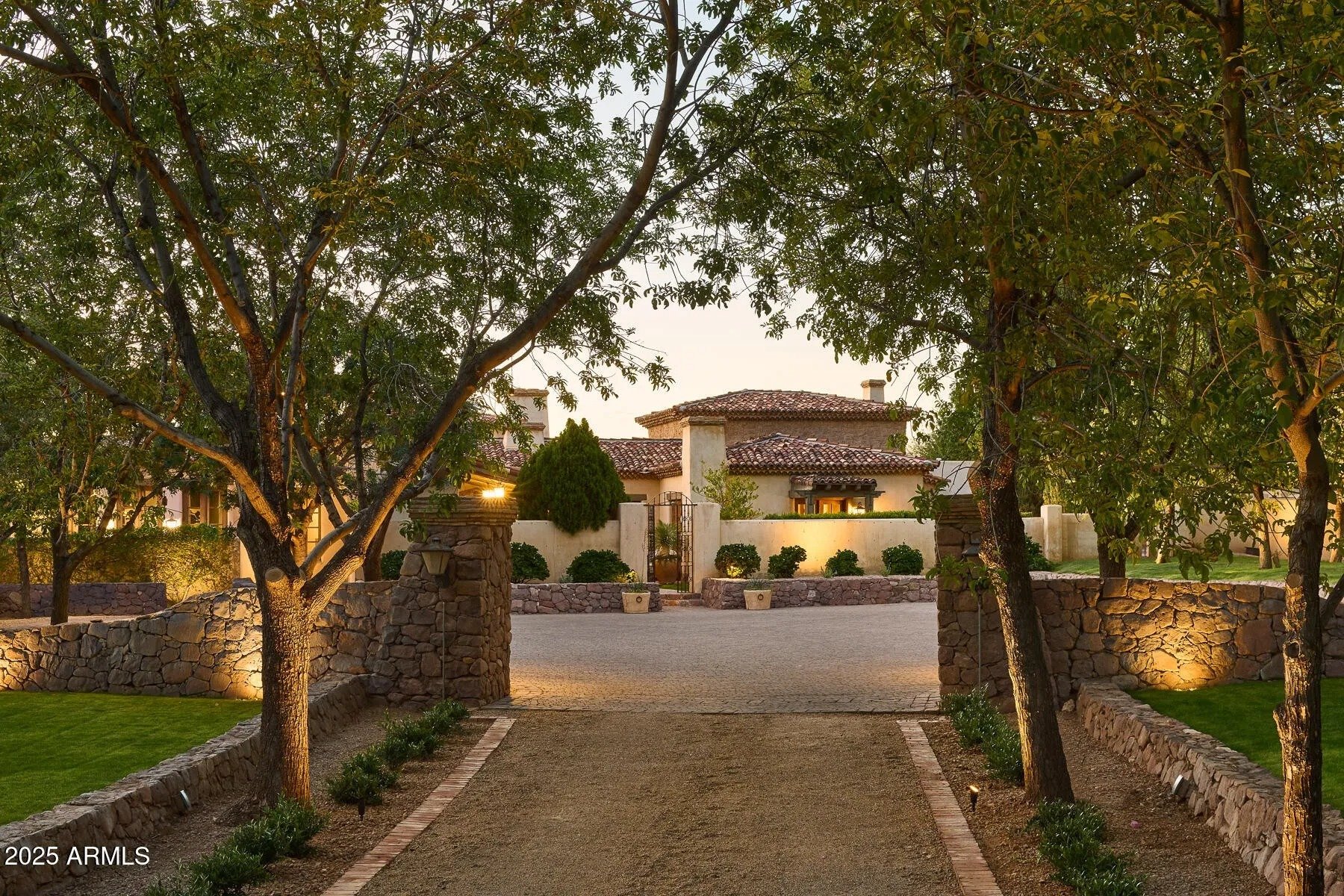 7525 N SHADOW MOUNTAIN RD
