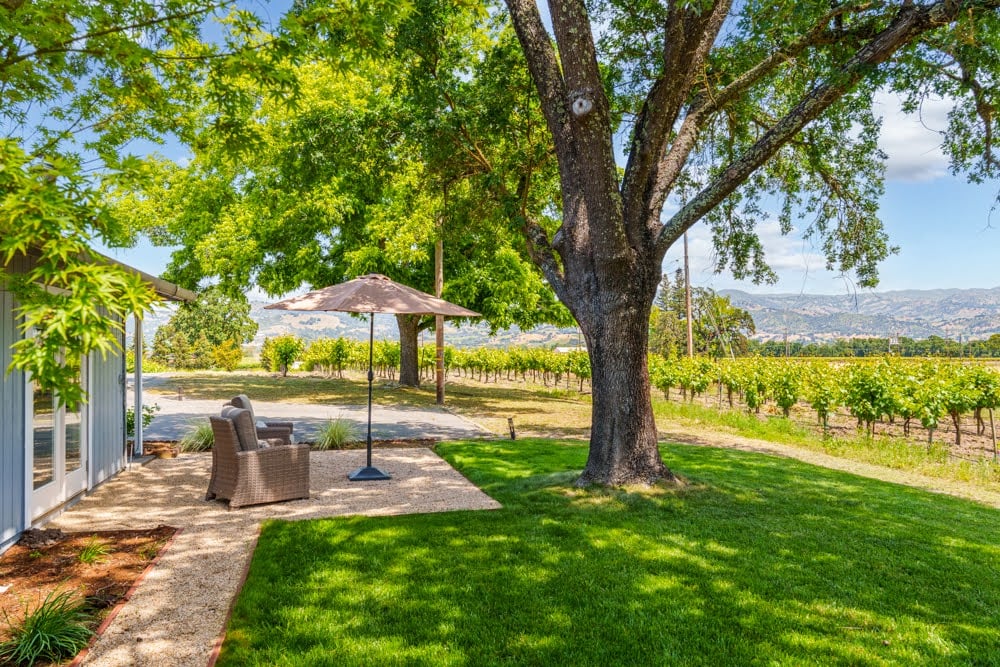 725 Lytton Station
