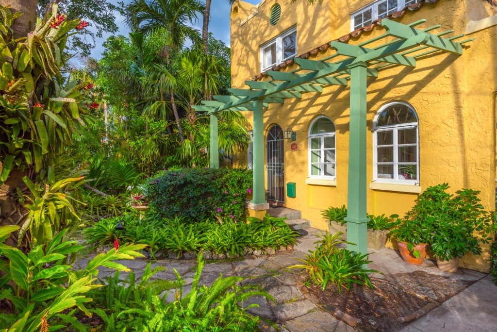 Chic Miami Beach Med-Deco Landmark Sells!