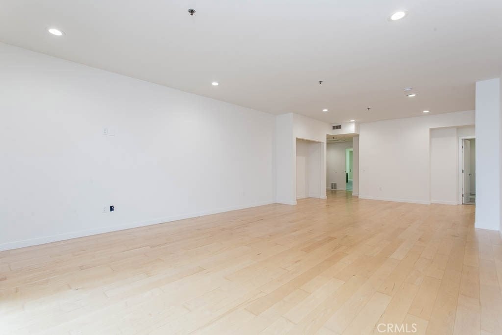 5016 Bakman Ave #303