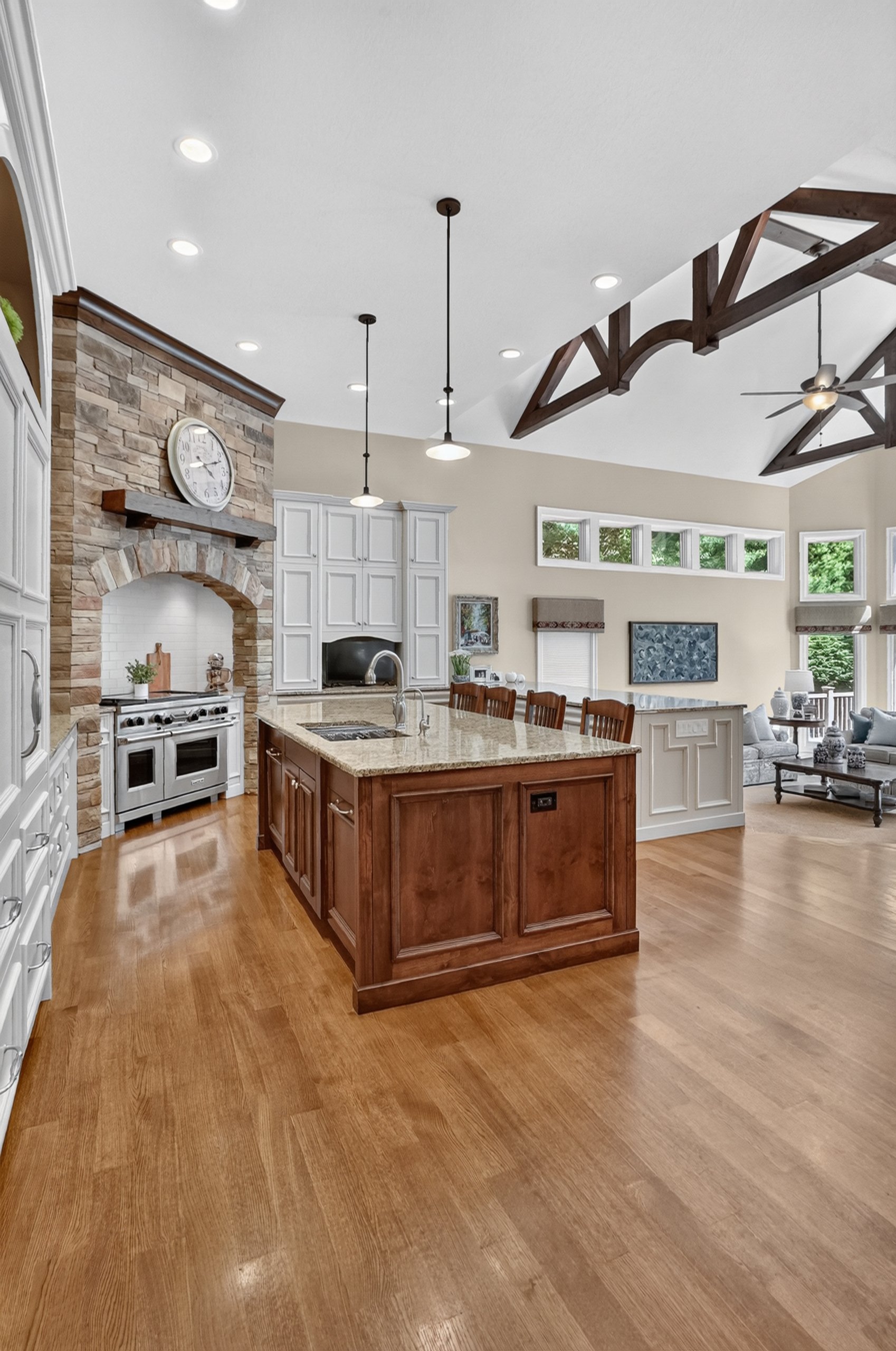 12172 Woodline