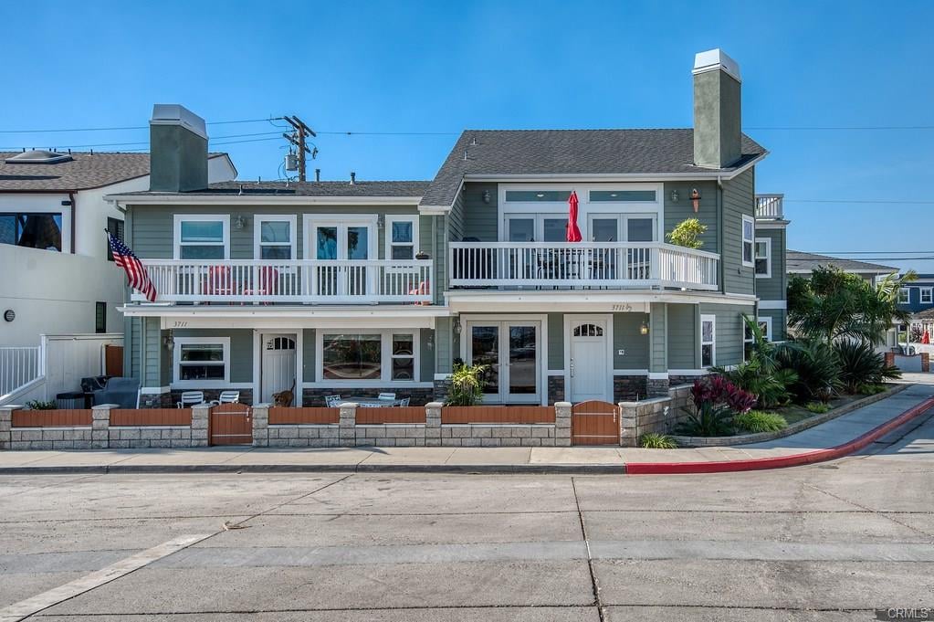 3711 Lake Ave
