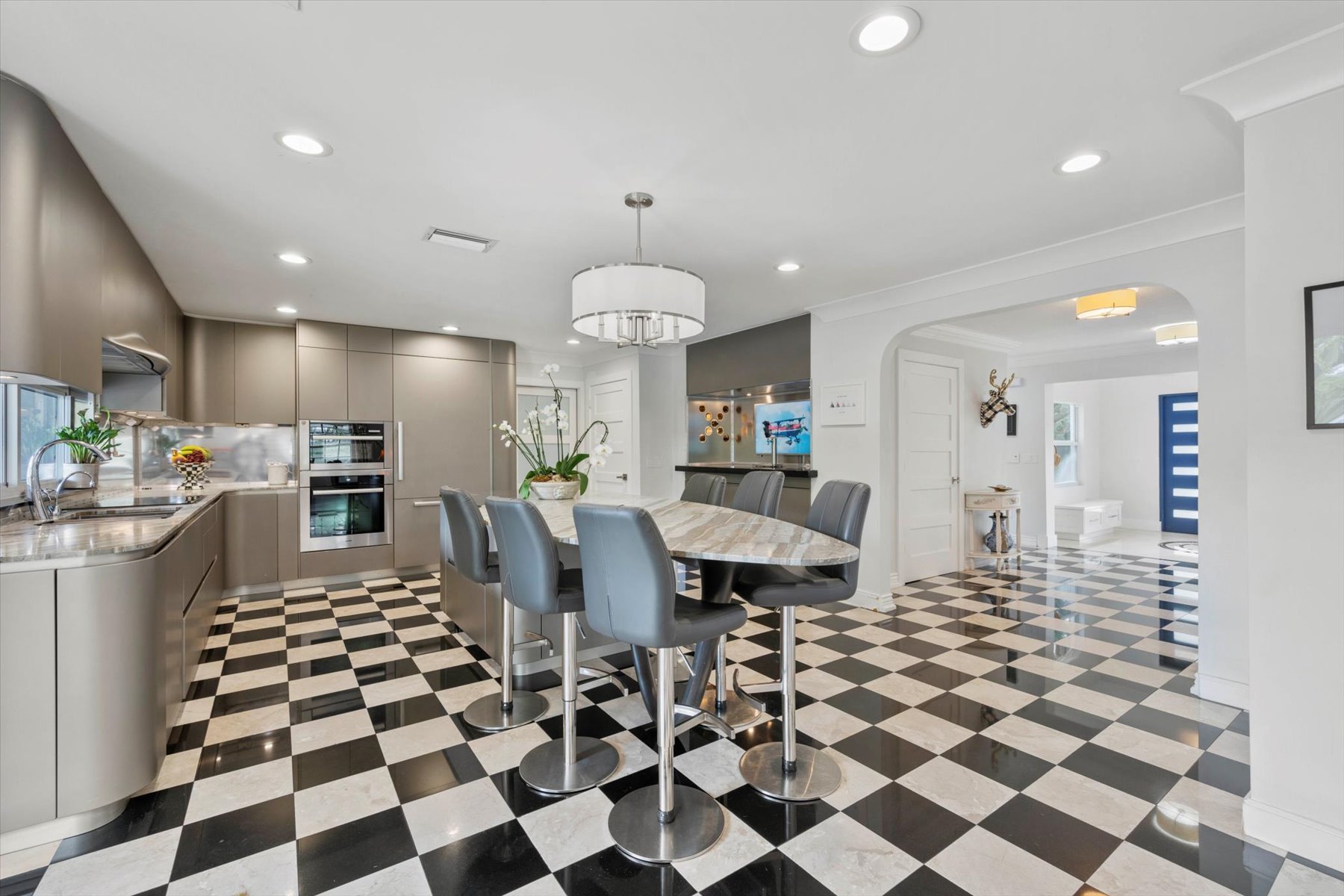 2900 Greenbriar Blvd