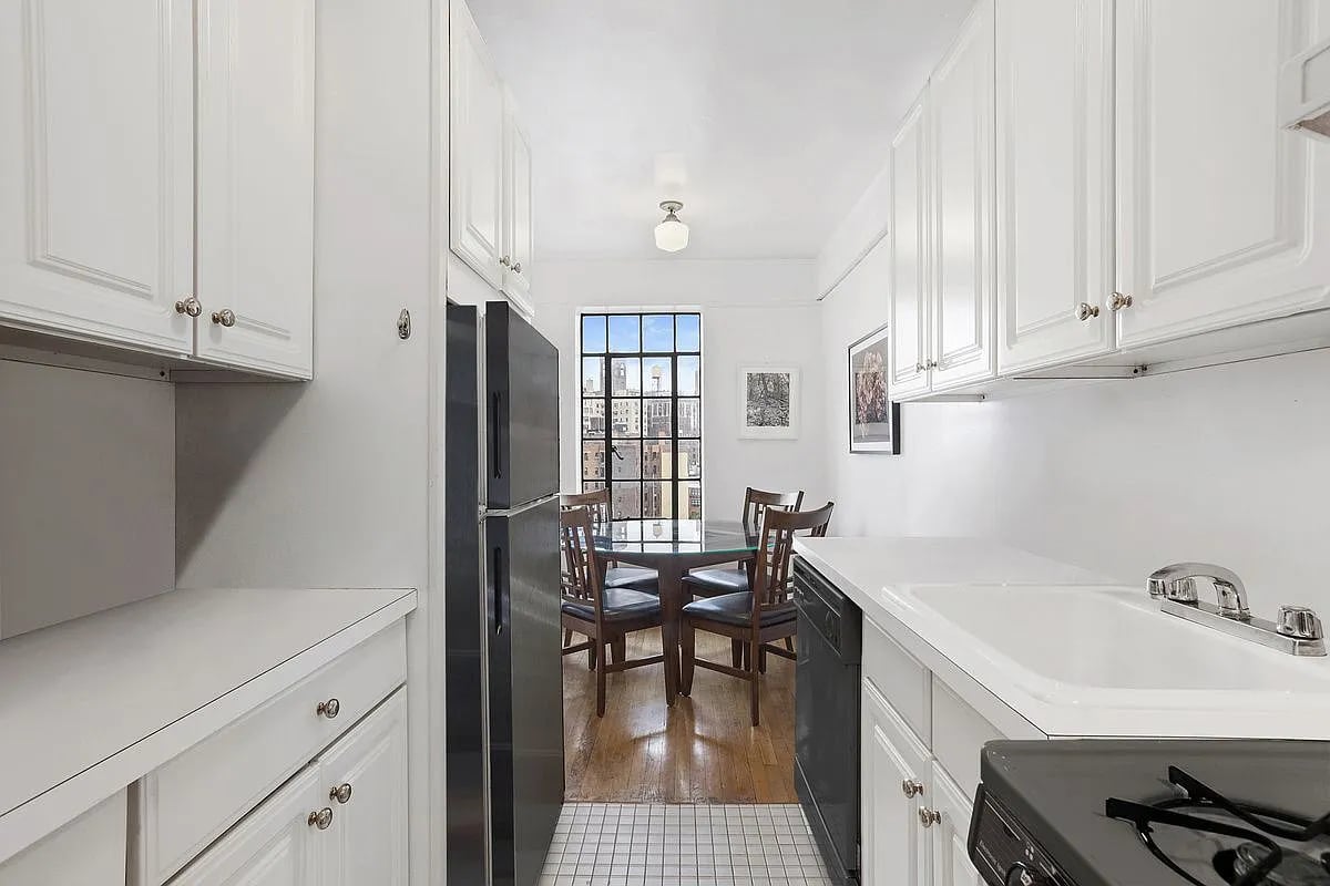 1 Christopher St APT 9E