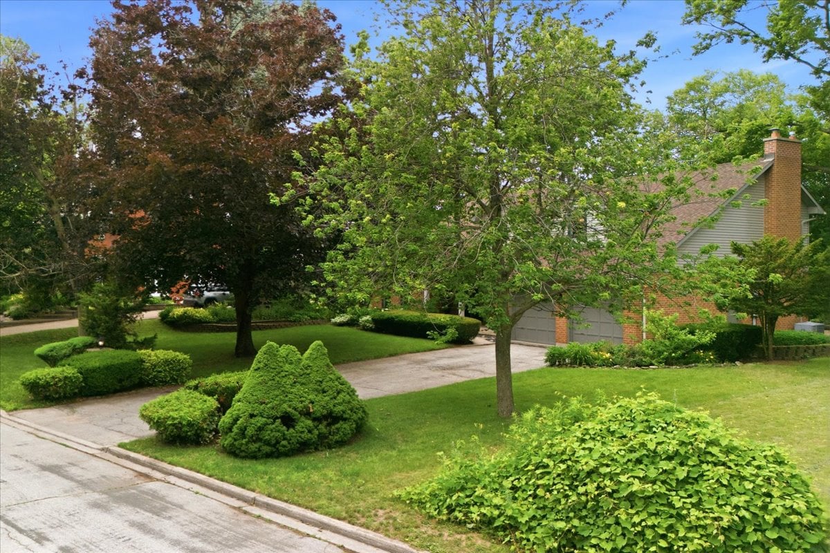 Rare Court Location on Oakville Golf Course