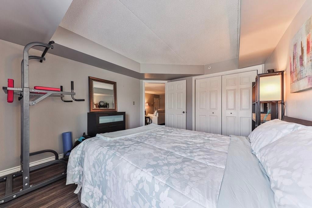 207-1421 Walker's Line, Burlington