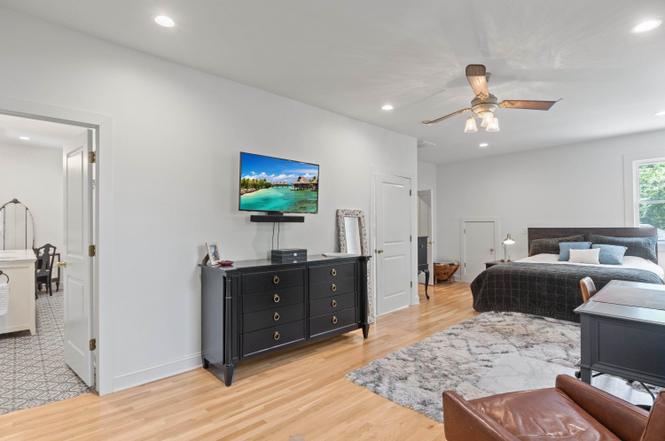 200 W Roanoke Park Dr