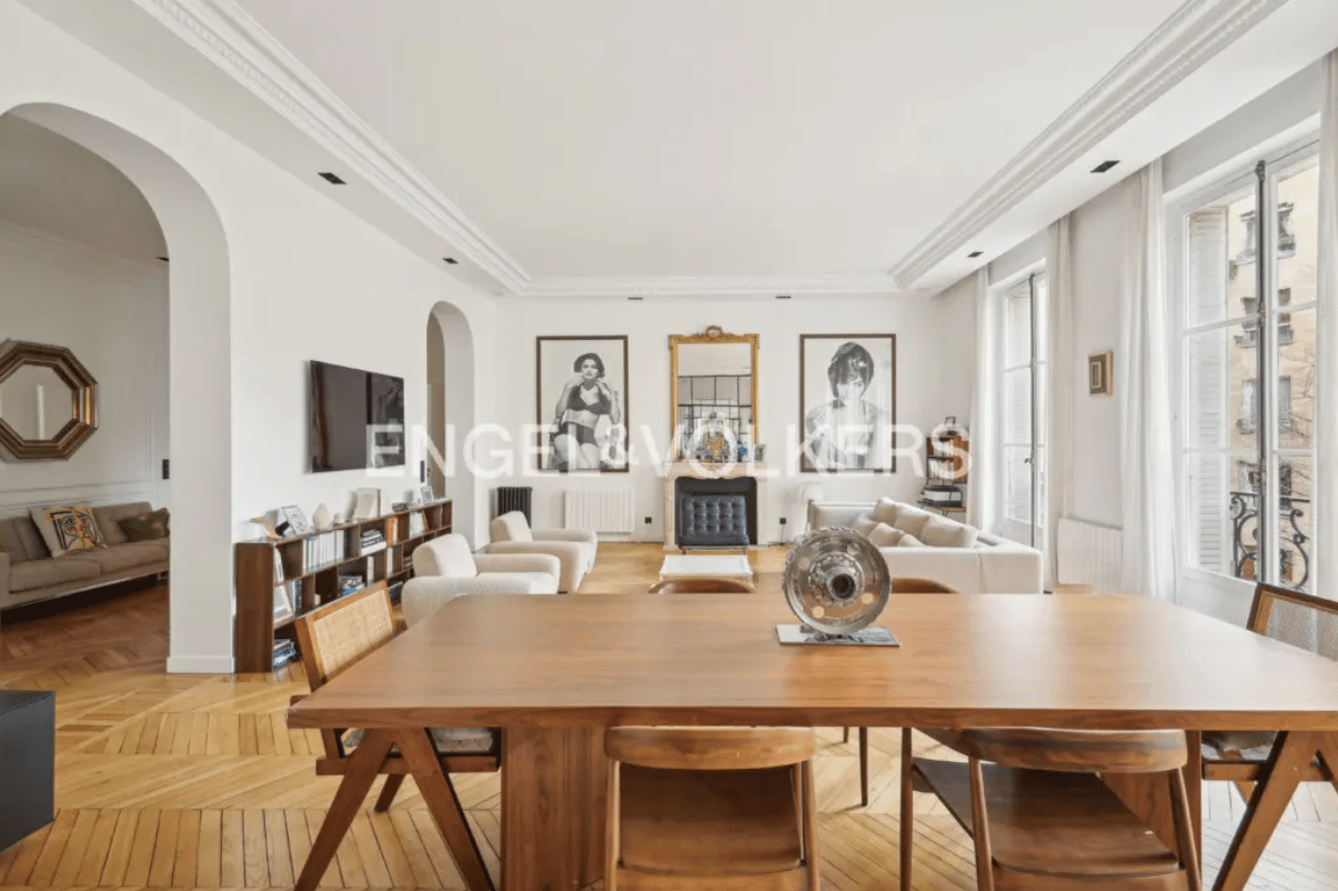 Parisian Apartment In The 16th