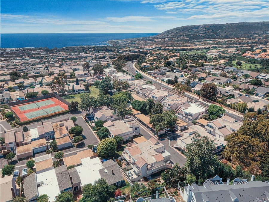 24096 Paseo Corona
