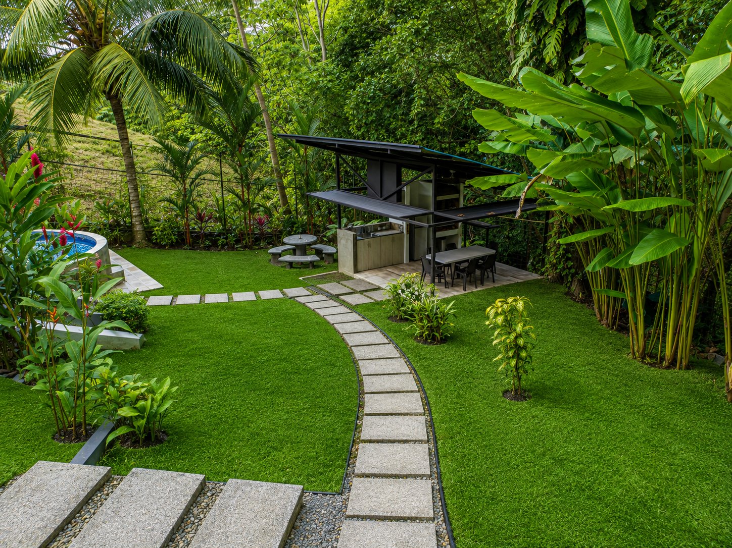   3 bedrooms, 2.5 bathrooms Villa Steps from Uvita, beautiful Beaches, Waterfalls, Restaurants and Tourist Attractions.