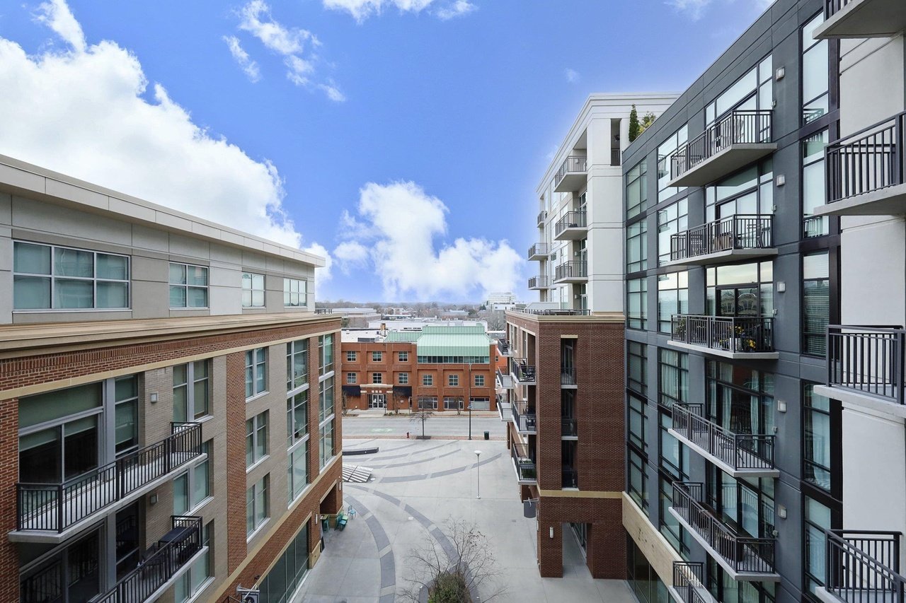 140 W Franklin St #514