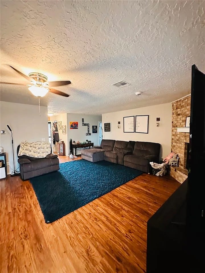 7104 NW Willow Creek Dr