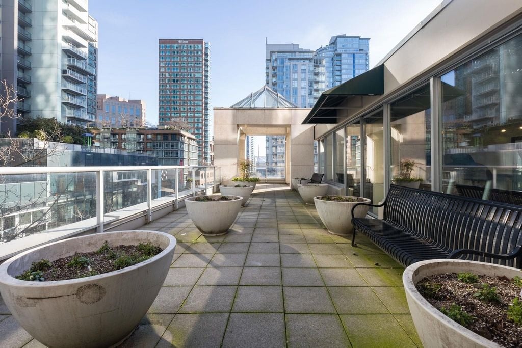 822 Seymour St, #909
