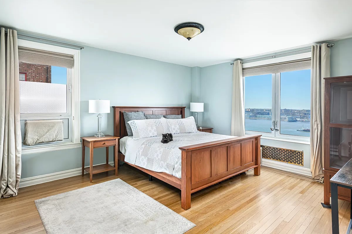 320 Riverside Dr, #15A