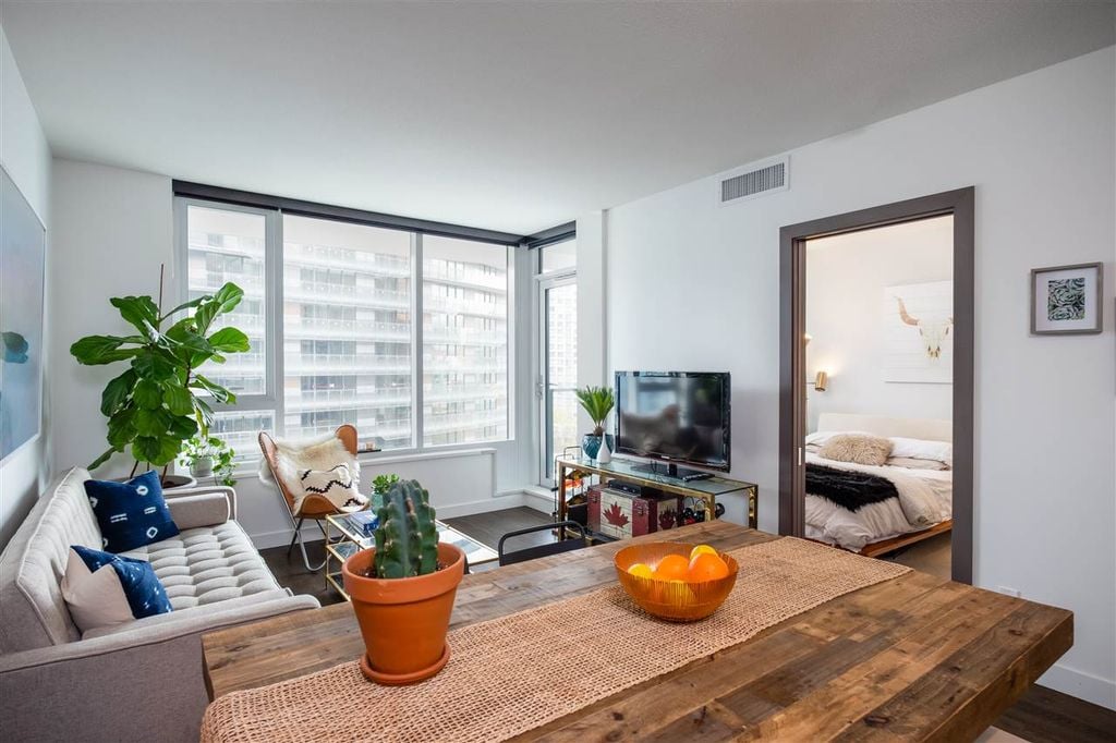 68 Smithe St, #1017