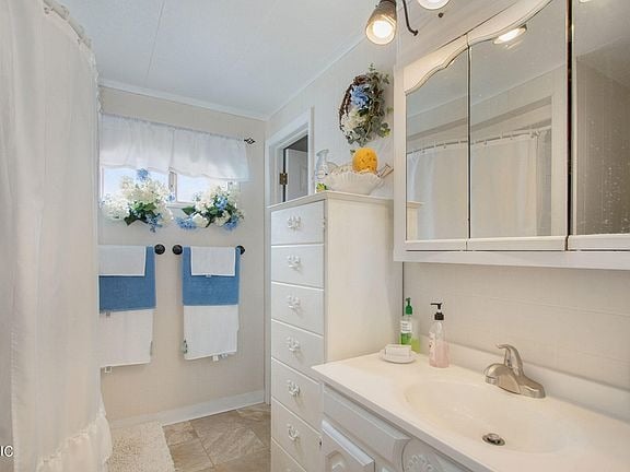 12507 Terry Ave, Wayland, MI 49348
