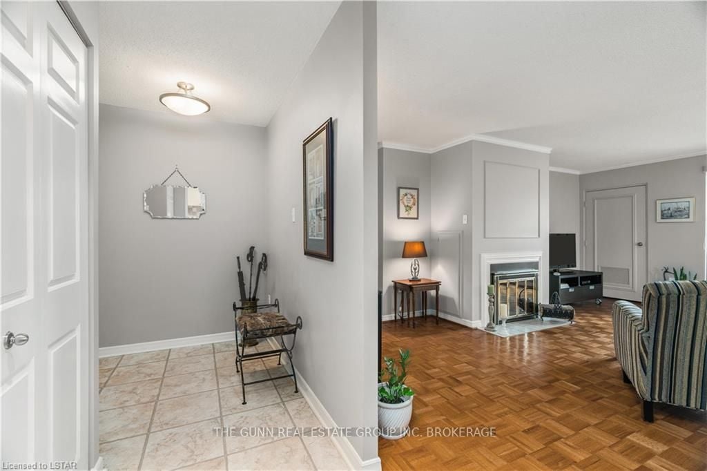 300 Everglade Cres 22
