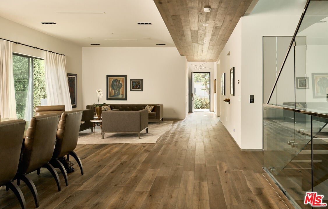 N Bowling Green Way, 90049