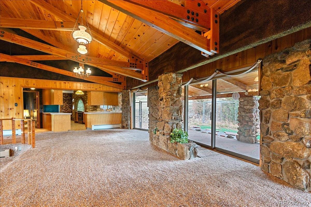 277 Hyland Dr