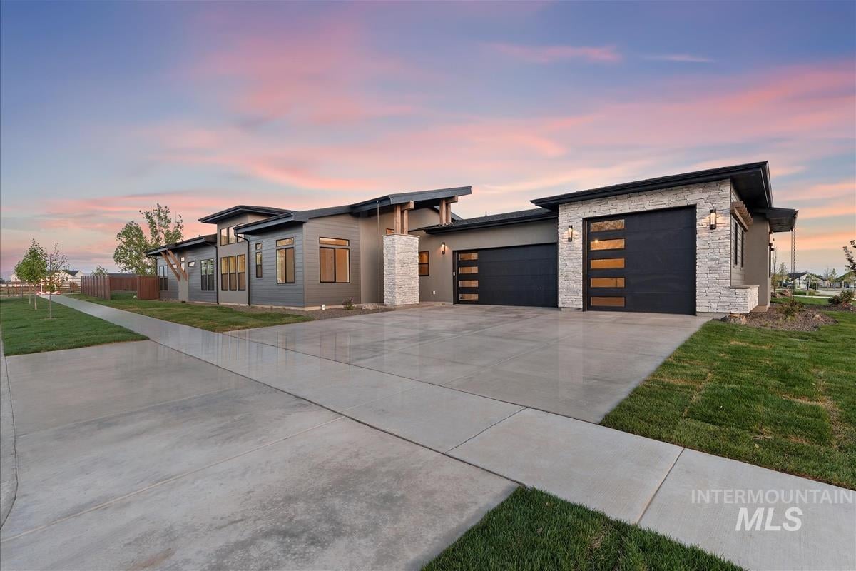 Exceptional New Build in the Star Foothills