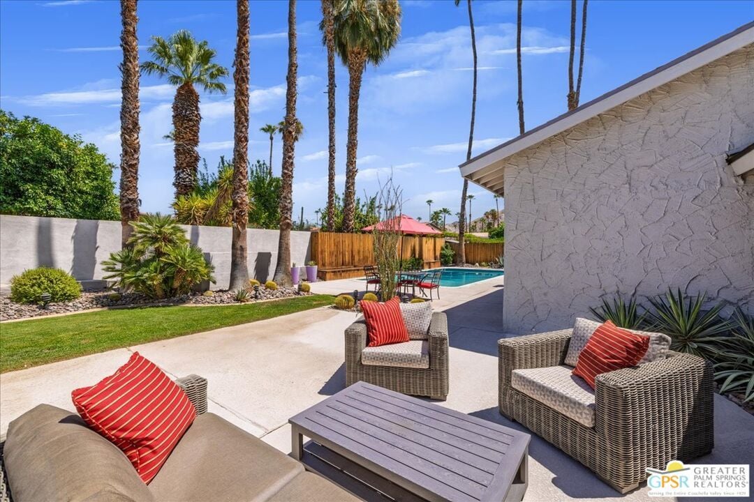 1240 S Beverly Dr