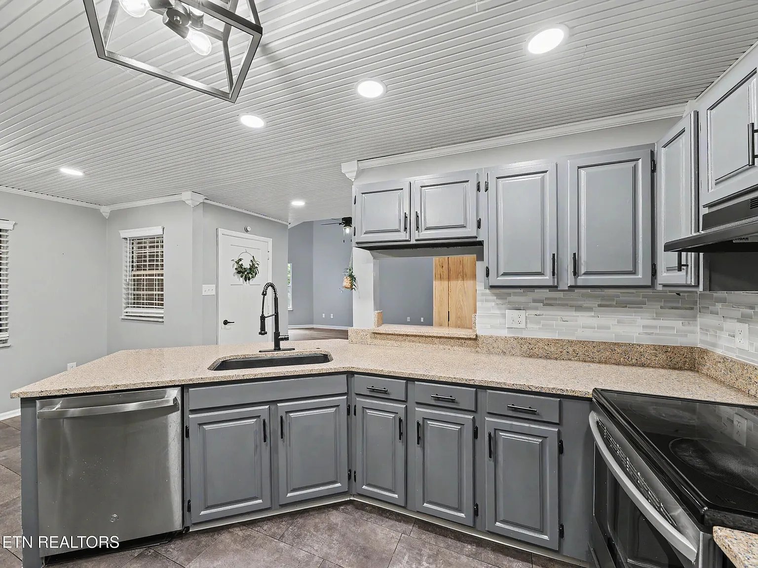 5516 Oakside Drive