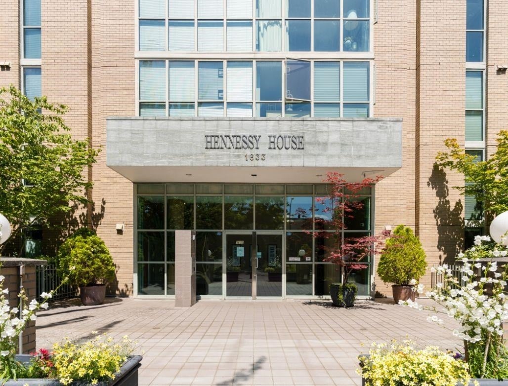 1633 W 10th Ave, #401