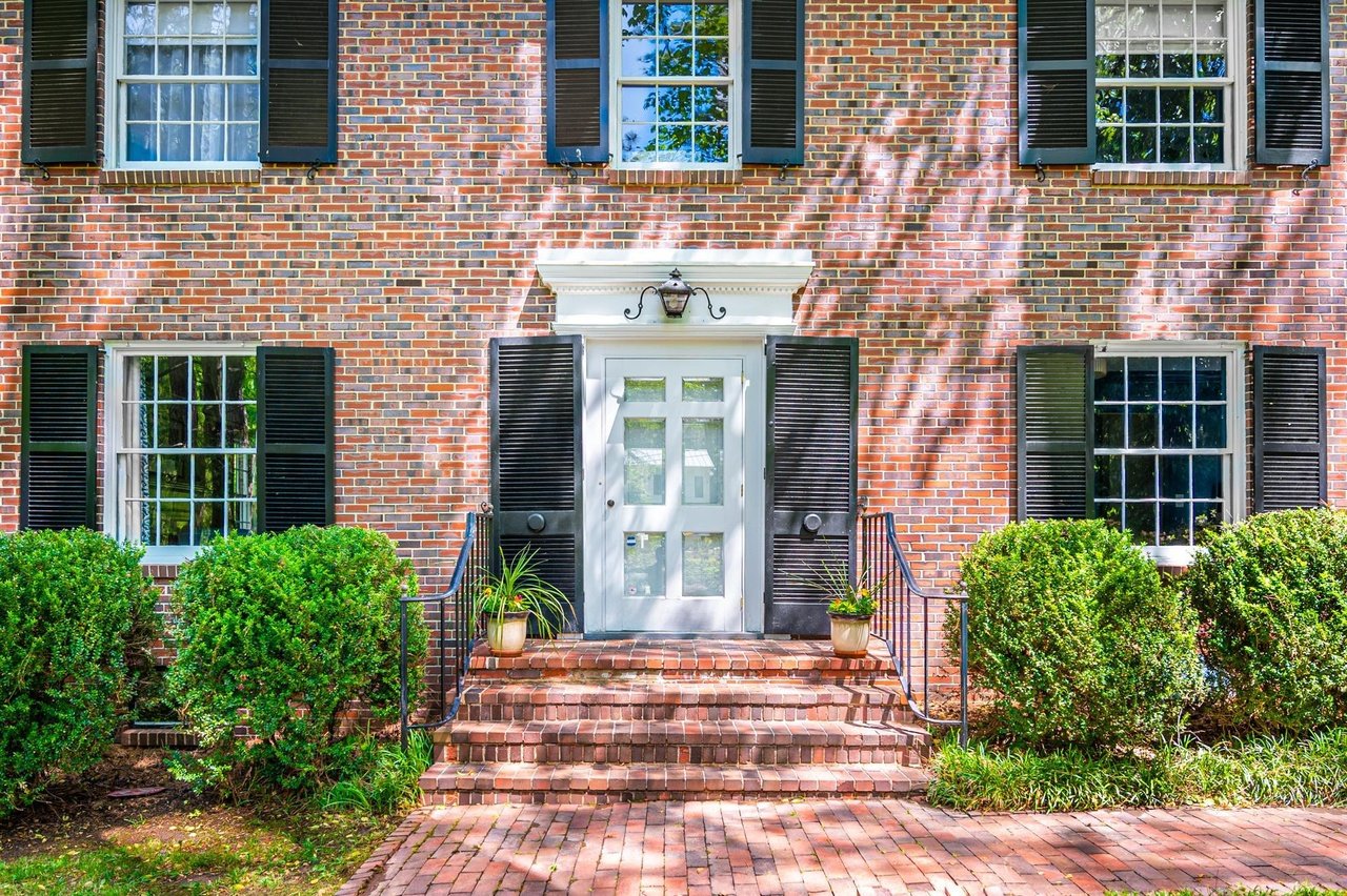 1021 Laurel Hill Rd