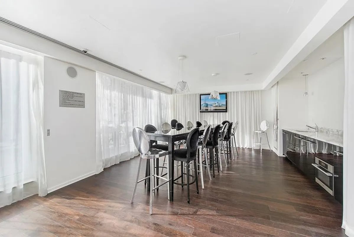 340 East 23rd Street 16E