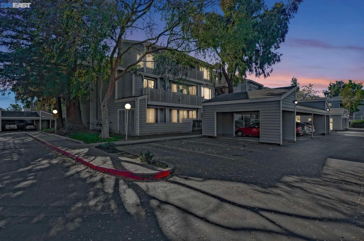 3550 Buttonwood Ter #111