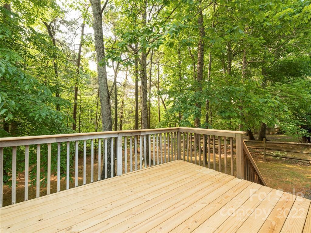 2822 Black Walnut Ln