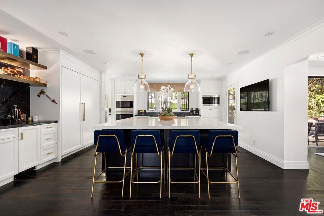 Halo Retreat, N Kings Rd, 90069