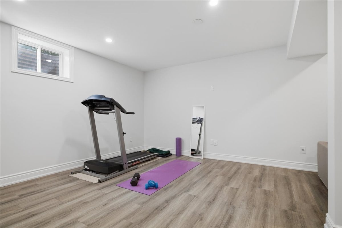 Rare Court Location on Oakville Golf Course