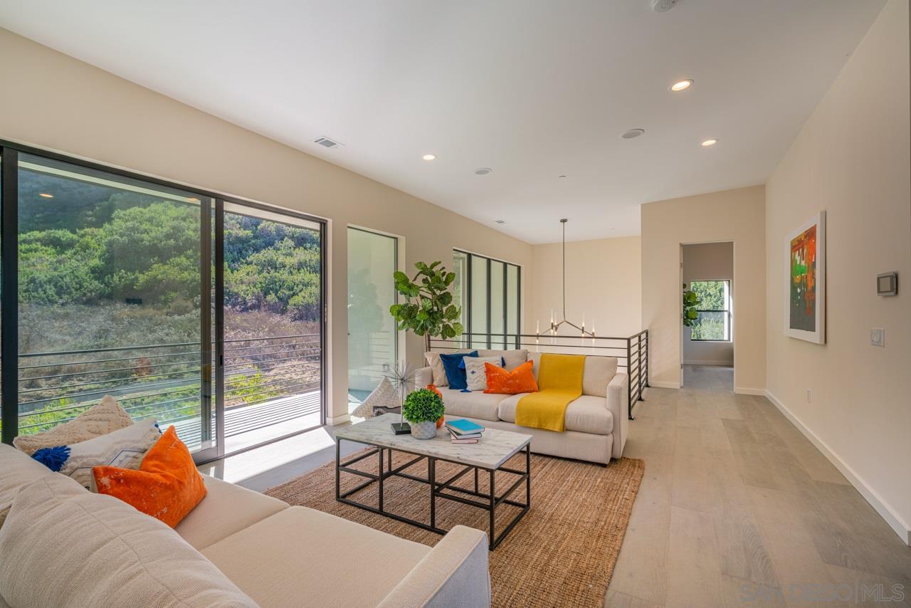 2829 Racetrack View Dr