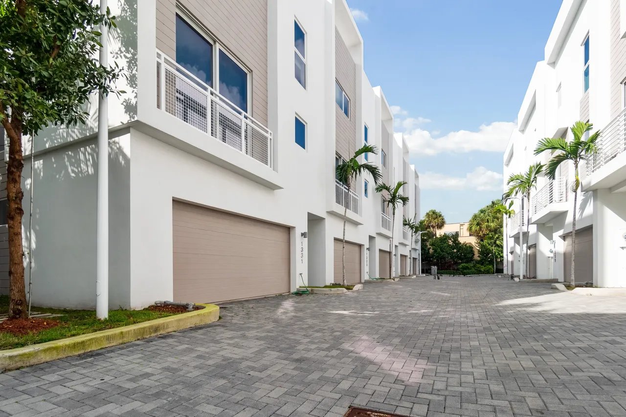 1331 Ocean Blvd #16-B