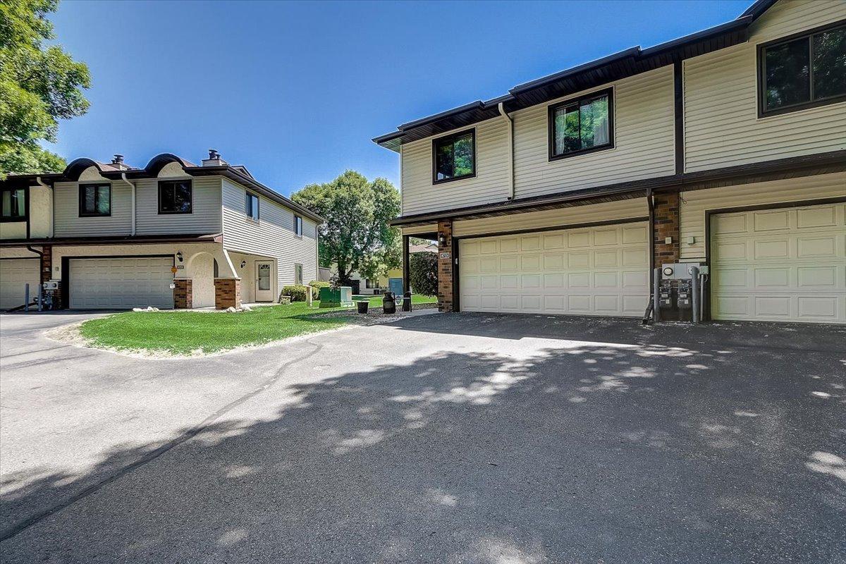 8715 Maplebrook Pkwy N