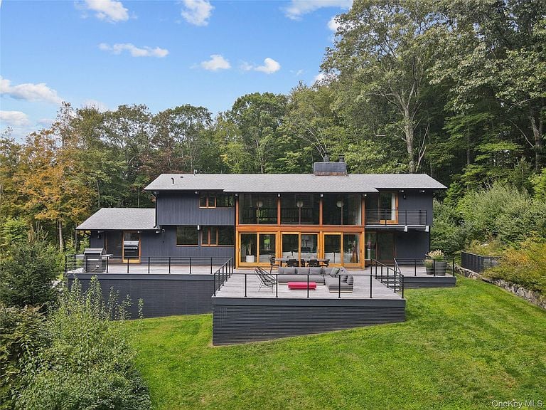 21 Black Spring Road