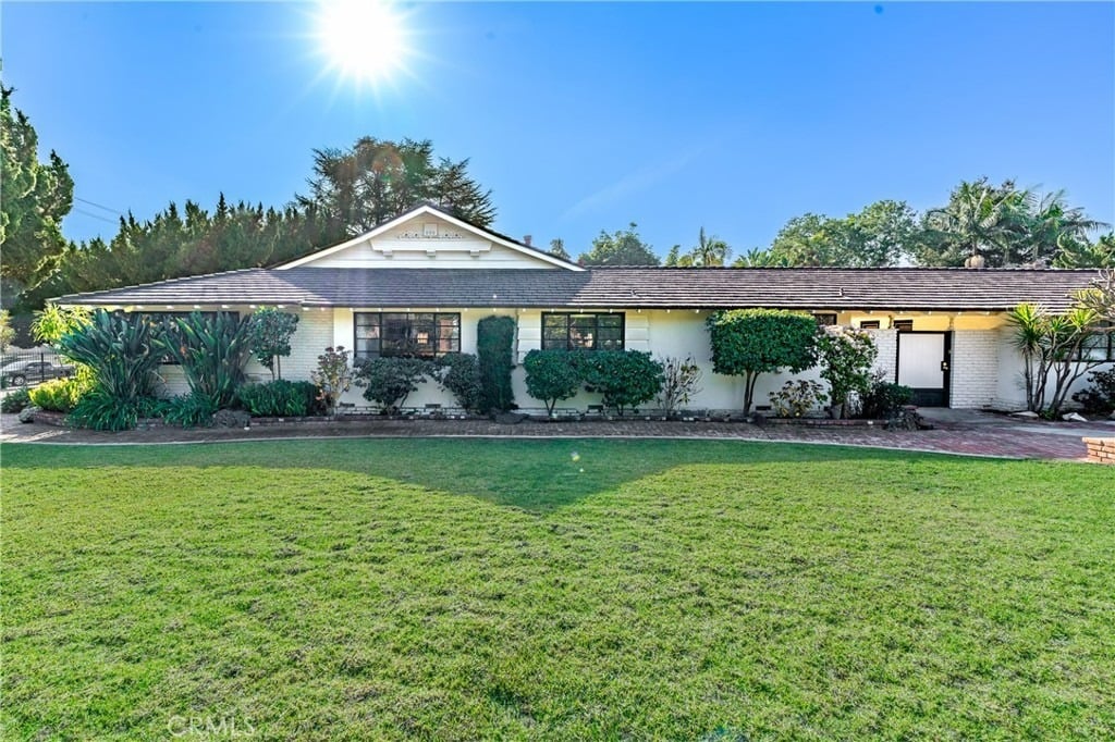 8607 La Entrada Ave