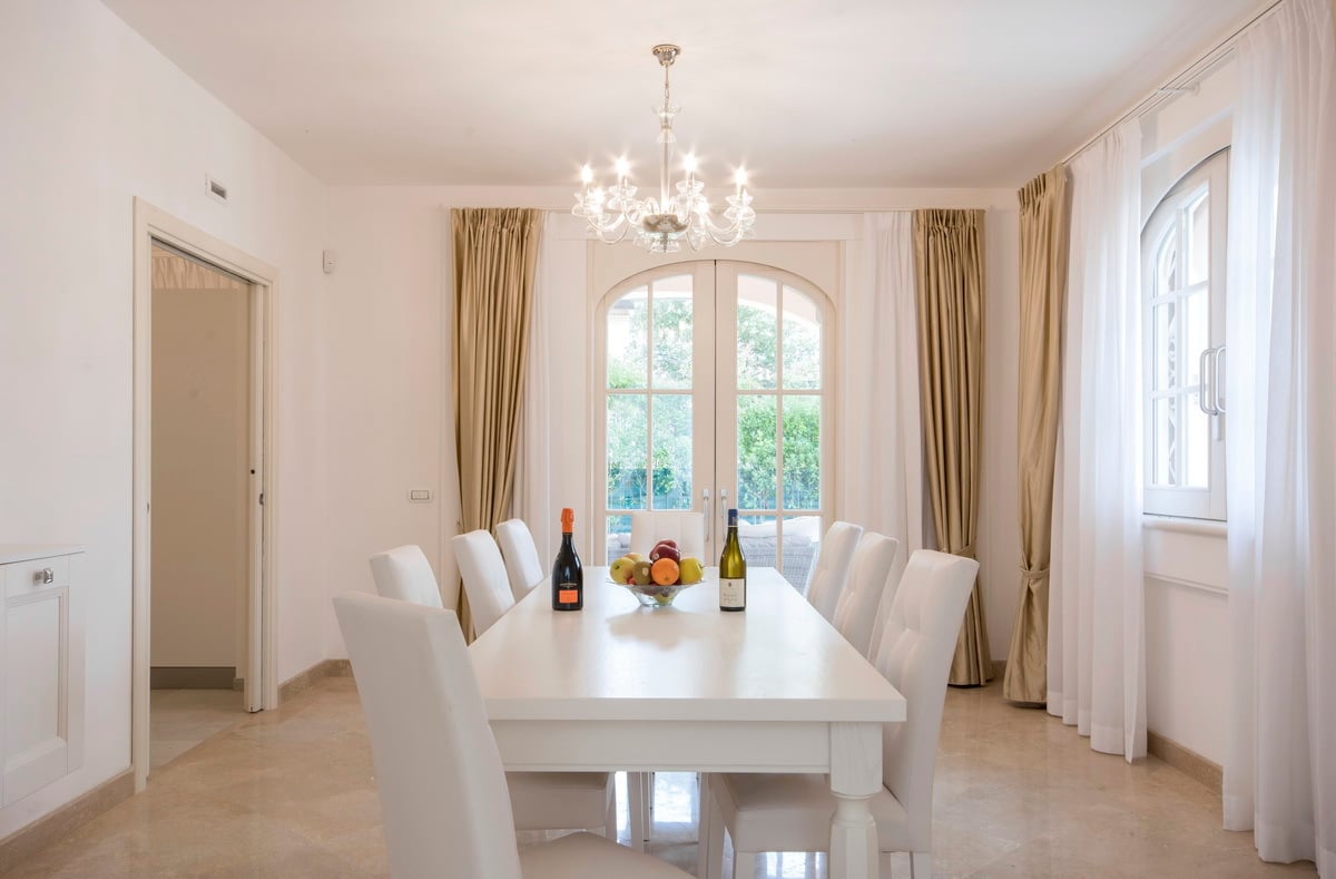 New Luxury Villa with Large Pool and Gardens in Forte dei Marmi