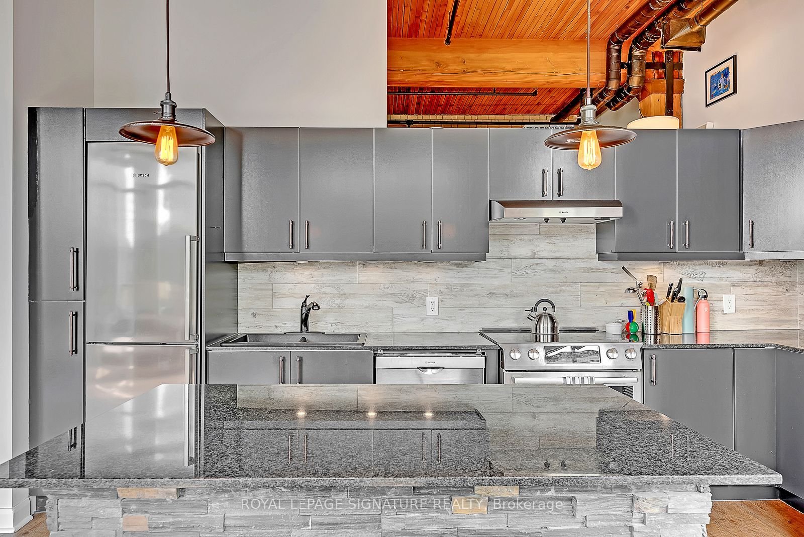 993 Queen St W 226