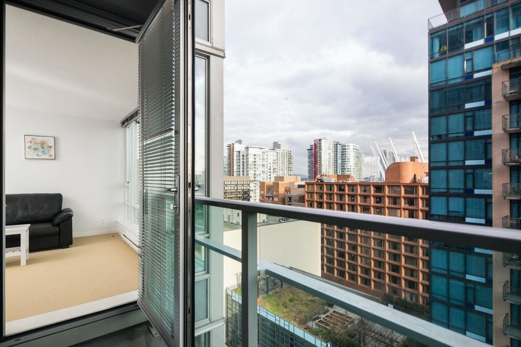 233 Robson St, #1705