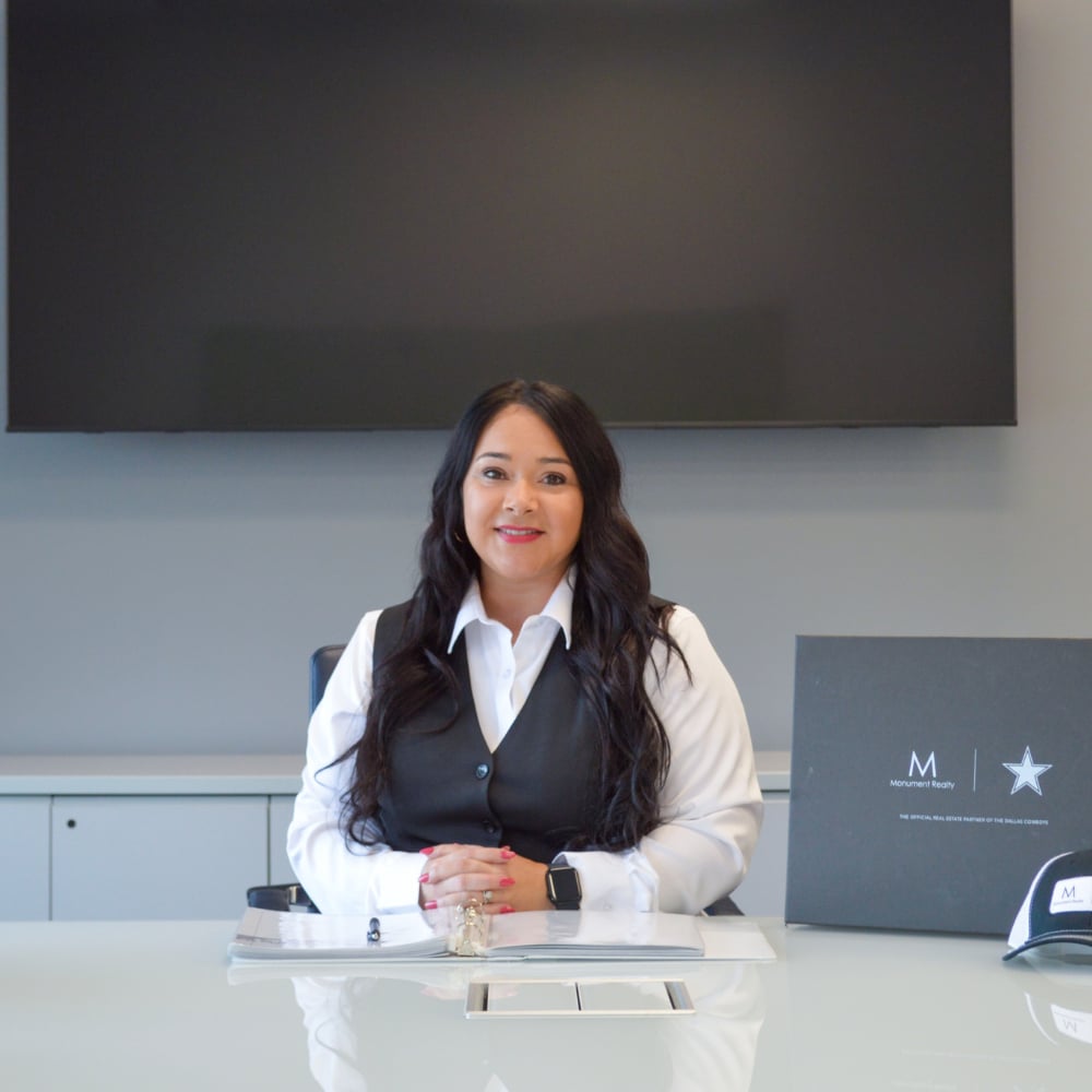 Deborah Muñoz Fort Worth, TX Real Estate Agent Headshot