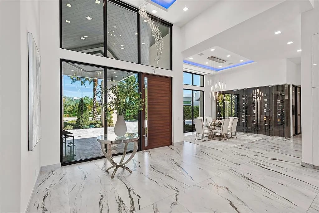 4041 Country Club Ln